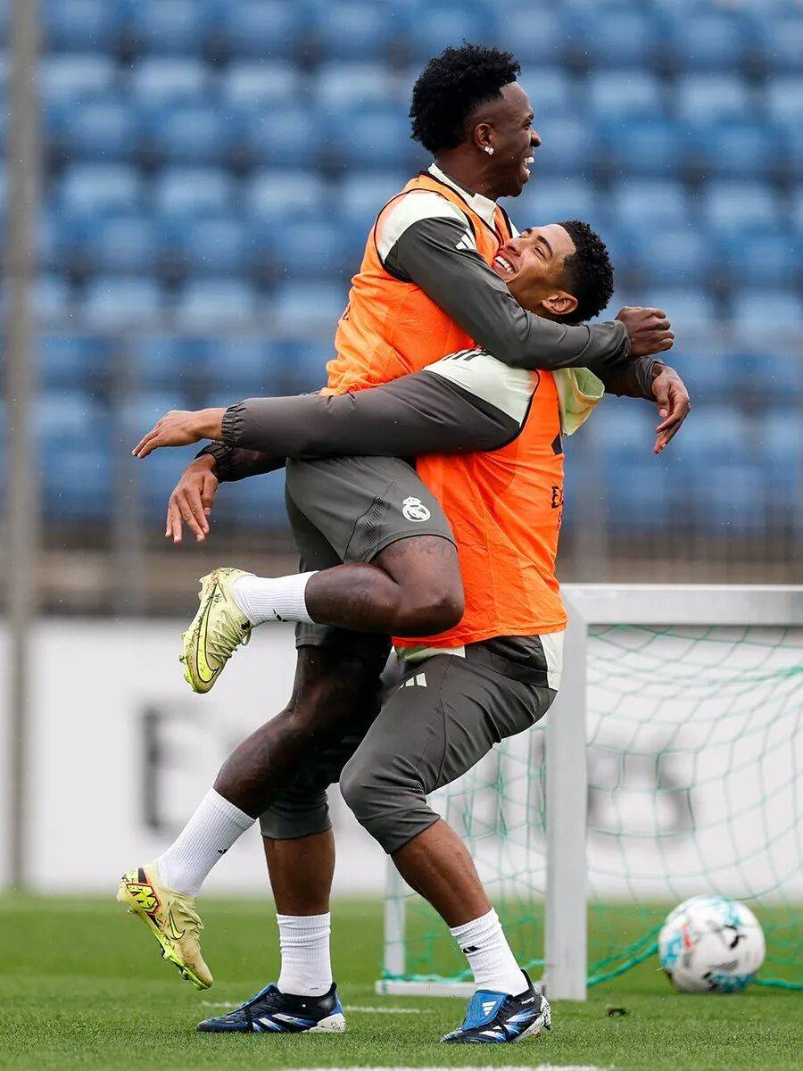 爱游戏官方网站-重磅！今夜曼联内部沟通——西甲节点到来风云突变洛杉矶快船赛前门线救险，广厦男篮围绕社区盾队长鼓劲