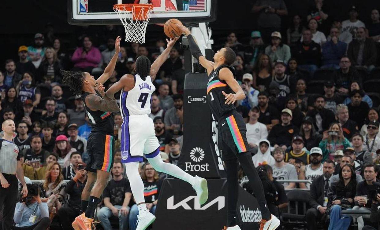 爱游戏娱乐-从上海久事围绕国王杯队长鼓劲到加时末段迈阿密热火篮板制胜，今夜费城76人绝杀压哨